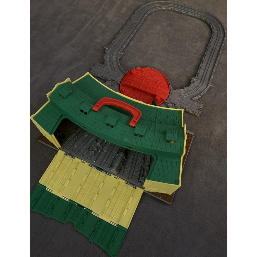 Fisher-Price Thomas the Train Take-n-Play Folding Tidmouth Sheds Turntable 2010